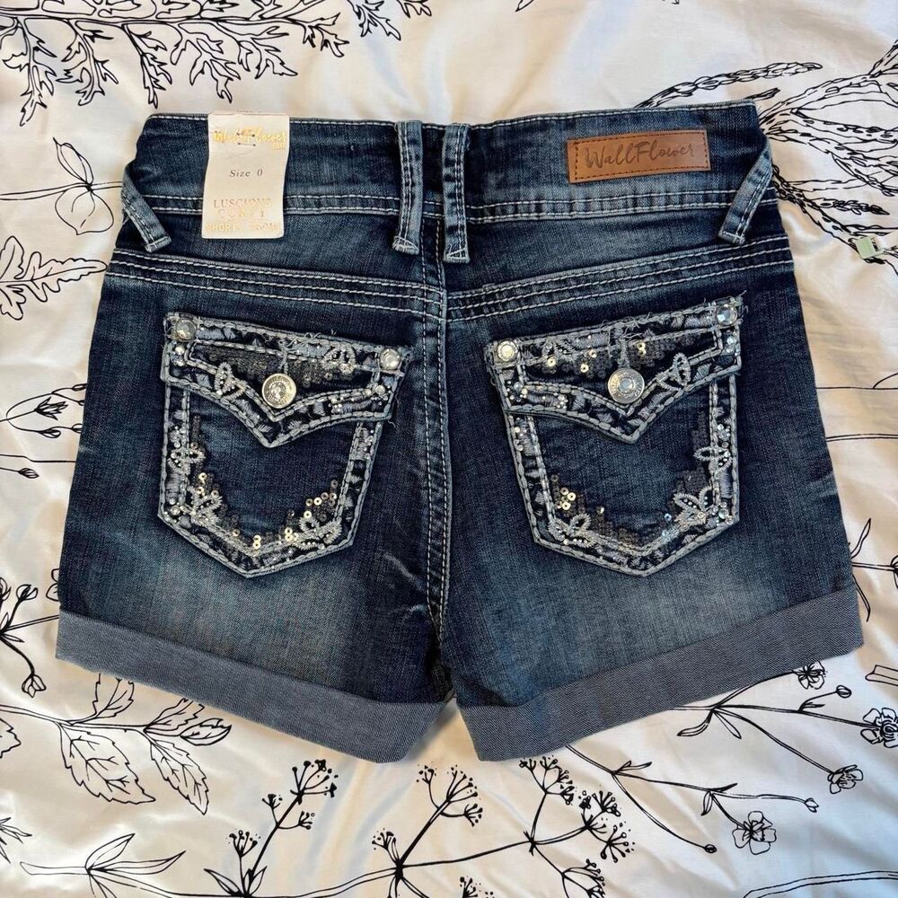 Wallflower Women's Blue and Navy Shorts